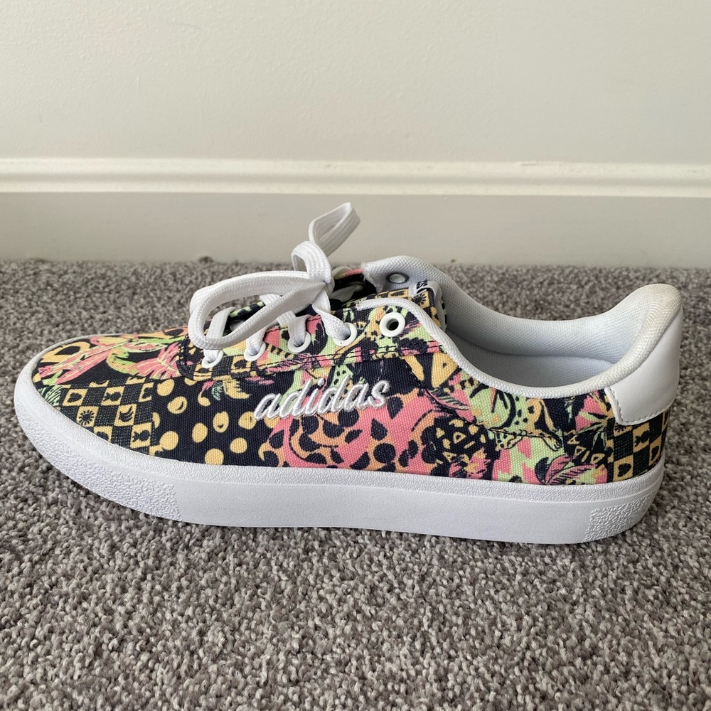 NEW Adidas VULCRAID3R Skateboarding shoes.    Size 8,5.